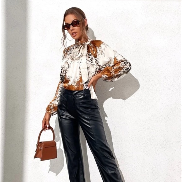 NEW INVENTORY 🔥Leopard & Graphic Print Tie Neck Blouse🔥 - Picture 5 of 9